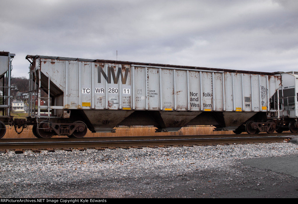 TCWR Covered Hopper #28011